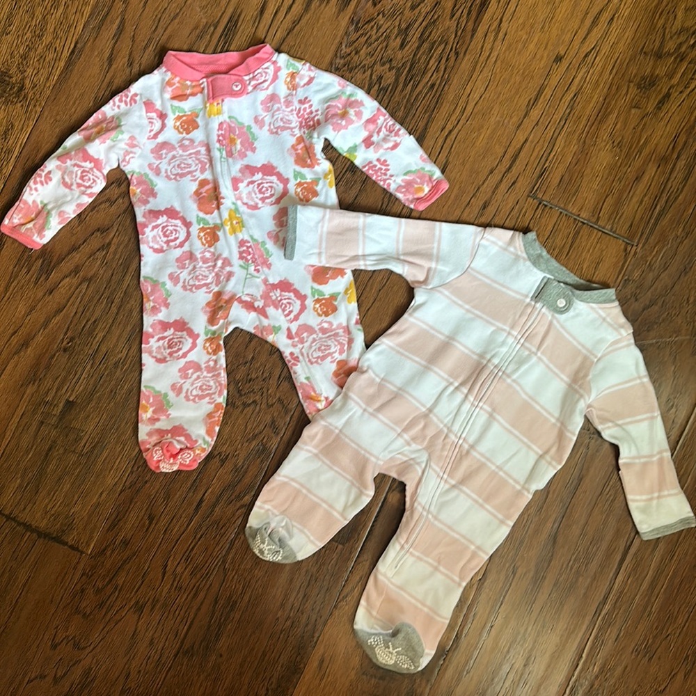 2 for 1 Burt’s Bees Zipper Jammies - size Newborn